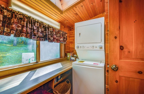 Wellesley Island Cabin | Charming Wellesley Island Cabin Near State Parks