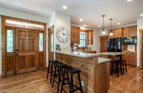 Townsend House | Charming Woodland Retreat w/Porch, Fireplace, & Golf