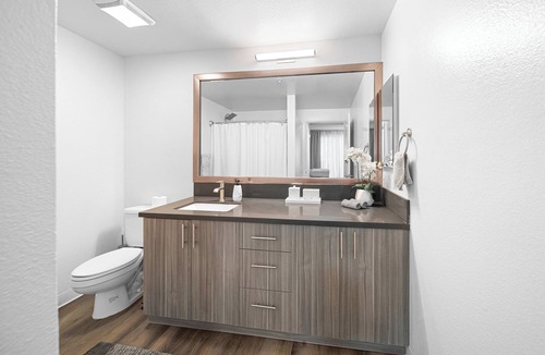 Marina del Rey Apartment | Chic 2-bedroom apartment with fitness room, WiFi in fabulous Marina del Rey