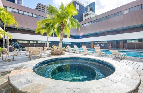 Downtown Honolulu Apartment | Chic Hotel Unit Large 1 Bedroom Suite
