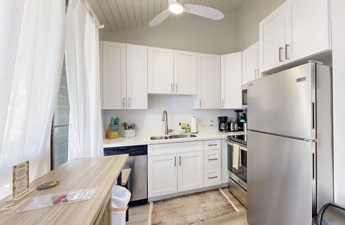 Kahuku Apartment | Chic Island Hideaway | AC, 2 Pools | Walk to Beach, Dining, Golf, Attractions
