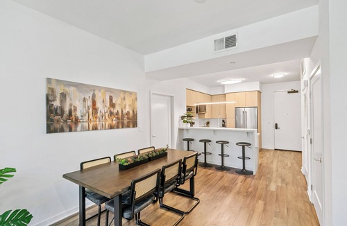 La Brea Apartment | Chic Spacious Apartment steps from LACMA with Patio, Pool & Den