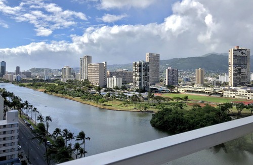 Kaka'ako Apartment | City-view studio with balcony & WiFi - mere steps from Waikiki beaches