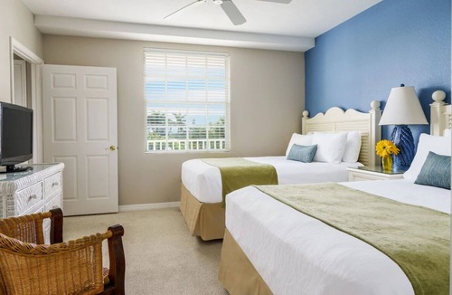 Marco Island Hotel | Classic 2BR Suite at Olde Marco Inn w/Kitchen + Spacious Living Area