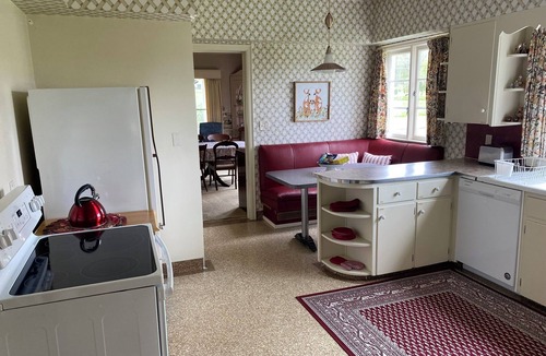 Jamestown House | Classic Country Home - Great for Gatherings!