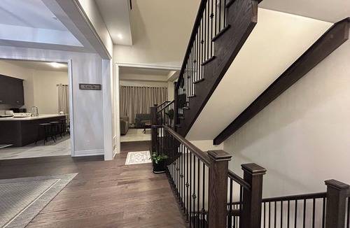 Whitby House | Clean and Spacious 4-bdrm Family home in Whitby!