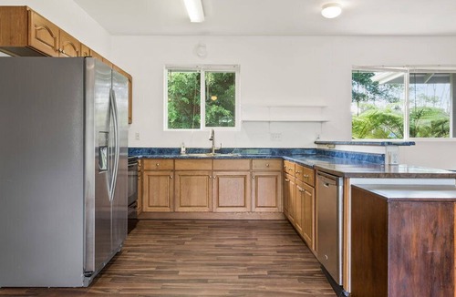 Keaau House | Clean, Modern Home on private 1 acre in Hawaiian Paradise Park.