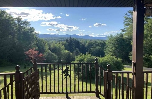 Stone Ridge House | Close to Hiking Trails-Skiing! Located In a quiet Home with Mountain View