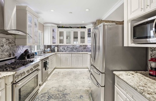 Huntington Beach House | Coastal Dream 3 blocks form the sand Down town HB w/AC