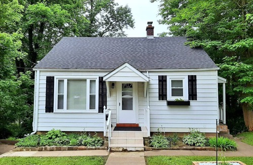 Cape Girardeau House | College town Charm: Minutes from Downtown Cape