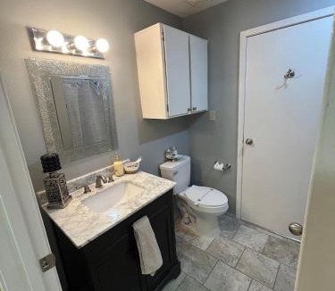 Lake Jackson Apartment | Comfortable Condo Near Major Plants & Beach