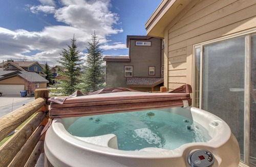 Bear Hollow Village House | Comfortable Family Home with Private Hot Tub - Community Pool & Gym