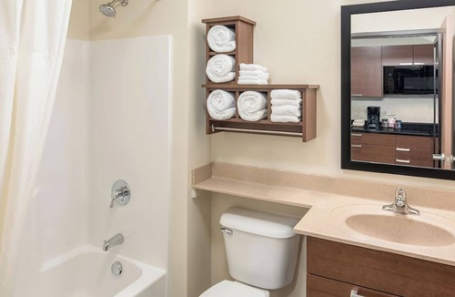 West Valley City Hotel | Comfortable Stay w/Pet-Friendly Room and Kitchen Near Maverik Center