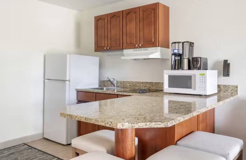 Mishawaka Hotel | Comfortable Stay | Pool, Game Room & Short Drive to South Bend Int'l Airport