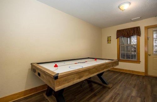 Pigeon Forge Apartment | Comfy Condo perfect for your Mountain Vacation