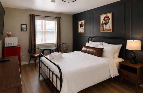 East Springfield Hotel | Comfy & Pet Friendly Stay Near Cooperstown