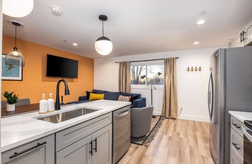 Hillsboro Village Apartment | Condo By Vanderbilt and Belmont, 3 miles to Downtown + Parking
