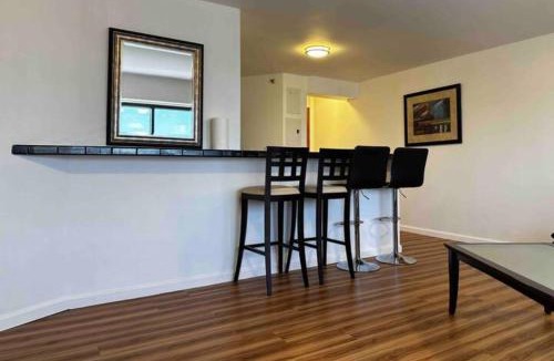 Downtown Honolulu Apartment | Condotel with Free Parking Wifi Central AC