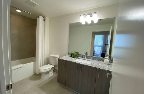 Doral Hotel | Contemporary 3 Bedroom Golf View Residence Close to Shopping & Dining