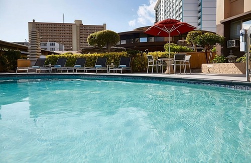 Ala Moana House | Convenient Countryside Stay! 2 Comfortable Units, Pool, Pets Allowed