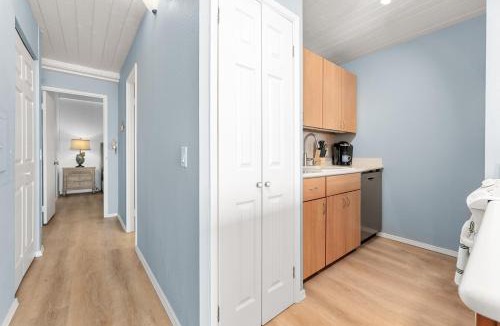 Kihei Apartment | Convenient to downtown Kihei, across famous Charley Young Beach, 3 pool, tennis courts MV3407