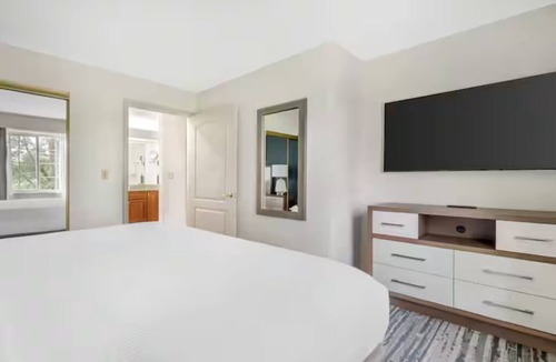 Mishawaka Hotel | Convenient TWO 2BR Units Near to Warren Golf Course l Indoor Pool & BBQ Area