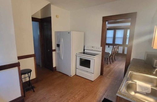 Rochester House | Conveniently located 6 Bedroom Home Next to U of R