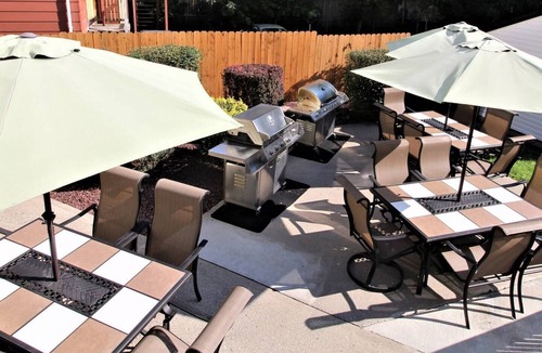 Oneonta Apartment | Cooperstown Baseball Rentals - Sky Box