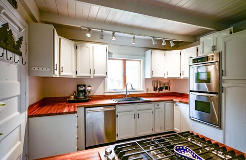 Bayville Cottage | Cornell Lane Cottage: Oceanfront Retreat with Private Dock & Stunning Linekin Bay Views