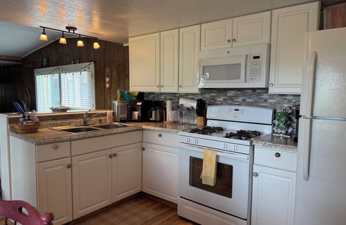 Cape Vincent House | Cottage by the River - Pet OK, Marinas & Swimming nearby.