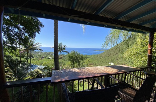 Honaunau-Napoopoo Cottage | Cottage with Amazing View, Minutes to Dolphin Swimming, Very Private, Affordable
