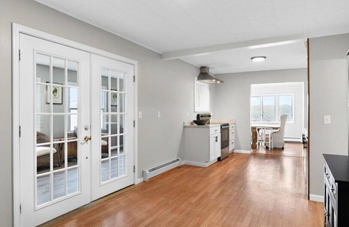 Town of Throop House | Country Fields, Wine Country, Pool and More