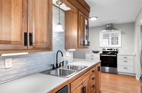 Town of Throop House | Country Fields, Wine Country, Pool and More