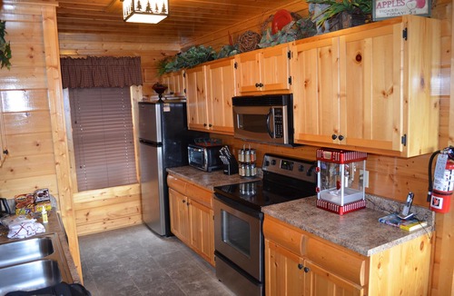 Sevierville Cabin | Couples Dream Getaway! Unobstructed Views of the Smoky Mountains National Park!