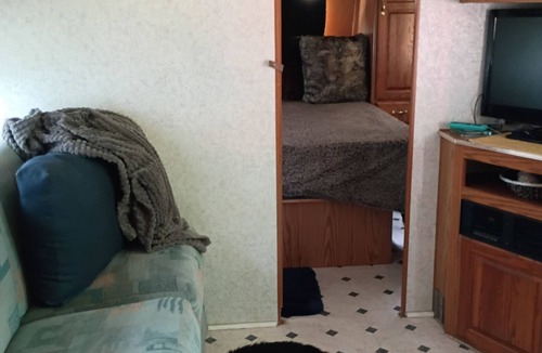 Downtown Jacksonville Cabin | Cozy 1-bedroom camper for 2 adults in Brooklyn Riverside Jacksonville with AC