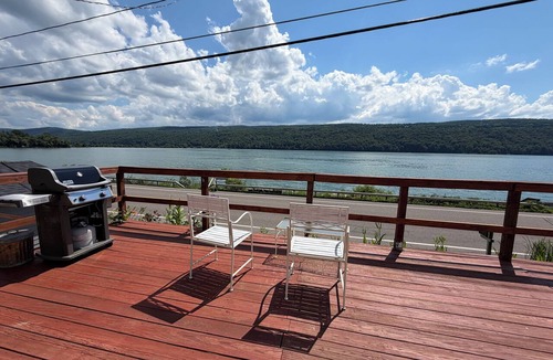 Marietta Cottage | Cozy 1-bedroom cottage on peaceful Otisco Lake, in the beautiful Finger Lake.