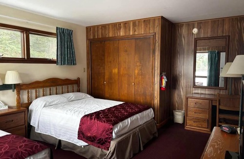 West Eaton Hotel | Cozy 1-bedroom hotel room in soothing Hamilton - #313 Gilbreth