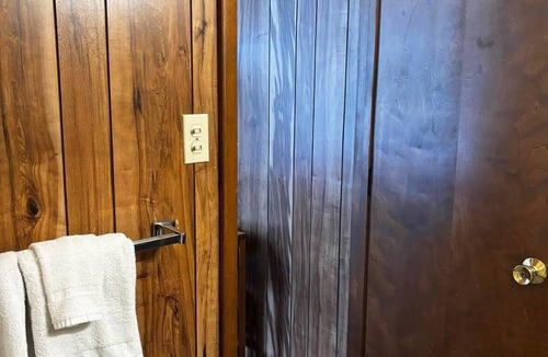Hamilton Hotel | Cozy 1-bedroom hotel room in lovely Hamilton - #314 Gilbreth