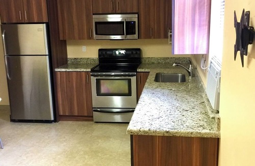 Weston Apartment | Cozy 1-bedroom studio with full kitchen in the Weston area!