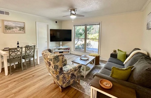 Hilton Head Island Condo | Cozy 1BD, 5 mins to the beach, no stairs!