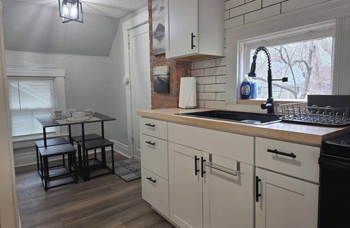 Downtown Rochester Apartment | Cozy 2-bed apt in Rochester near UR Campus, Highland Park, and Downtown