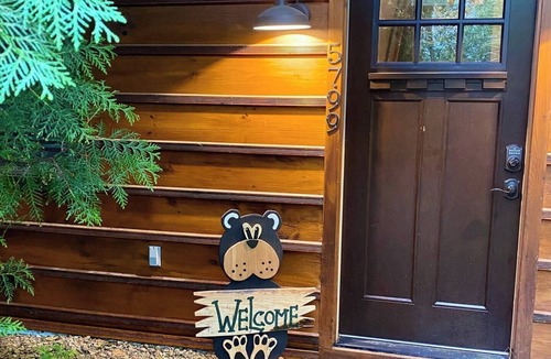 Great Valley Ski Chalet | Cozy 3 bedroom chalet with hot tub in Ellicottville minutes from Holiday Valley.