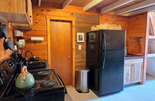 North Creek Cabin | Cozy A - Frame Cabin with Hot Tub - 6 min to Gore Ski Resort