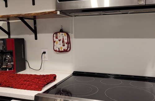 Tucker House | Cozy and Private Apartment in Atlanta Suburbs