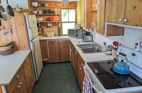 Readfield Cabin | Cozy and Secluded 1-Bedroom Cabin on Echo Lake