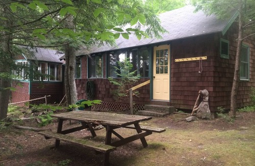 Readfield Cabin | Cozy and Secluded 1-Bedroom Cabin on Echo Lake