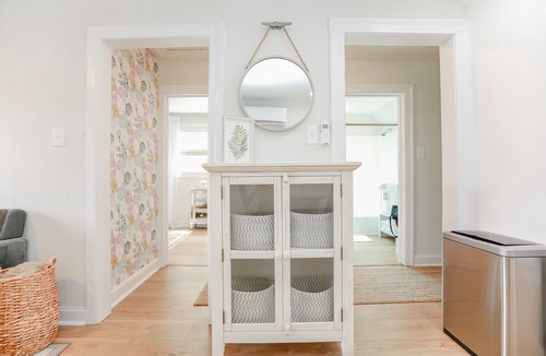 Central Newport News Apartment | Cozy Apartment in Historic Hilton Village close to CNU