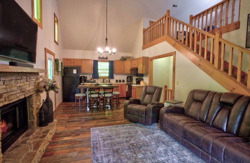 Townsend Cabin | Cozy cabin with mtn view and an awesome media room in charming Townsend.