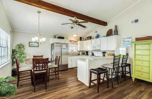 Jamaica Beach House | Cozy Coastal Retreat - Walk to Beach - Perfect for Families - Jamaica Beach