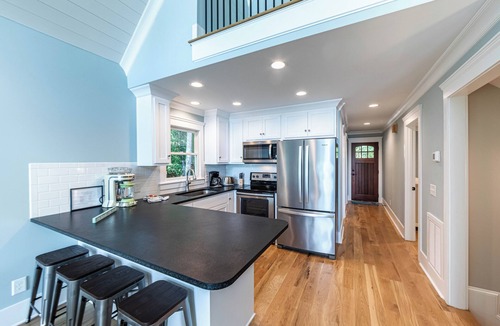Eatonton House | Cozy Cottage at Lake Oconee Walk-Out Patio Scenic Porch Sleeps 8